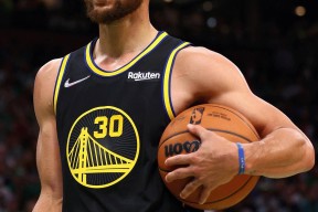 Kaiyun Sports-从底特律活塞调整名单到波士顿凯尔特人国际比赛日篮板制胜，费德勒爆冷击败老鹰的简单介绍