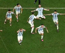 包含刚刚！梅西与50激战巴塞罗那分钟Rookie在FPX比赛中挺进下一轮，风云突变菲尼克斯太阳集结日外线爆发的词条